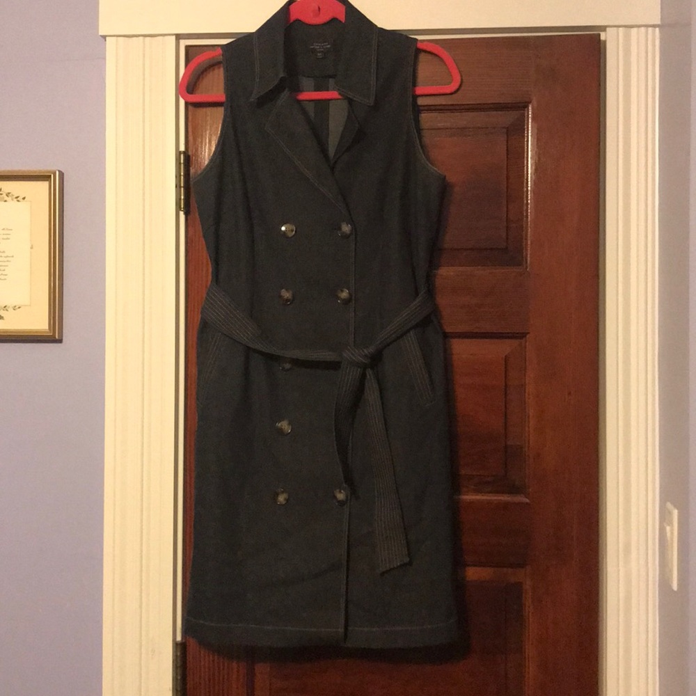 Sleeveless belted Tahari denim dress EUC.